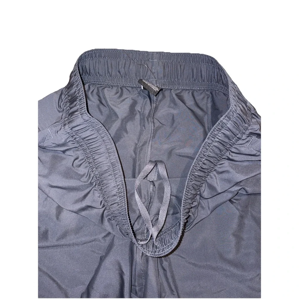 NEW Men's Grey UNDER ARMOUR Light Weight Shorts Size Large‎ - Picture 2 of 3
